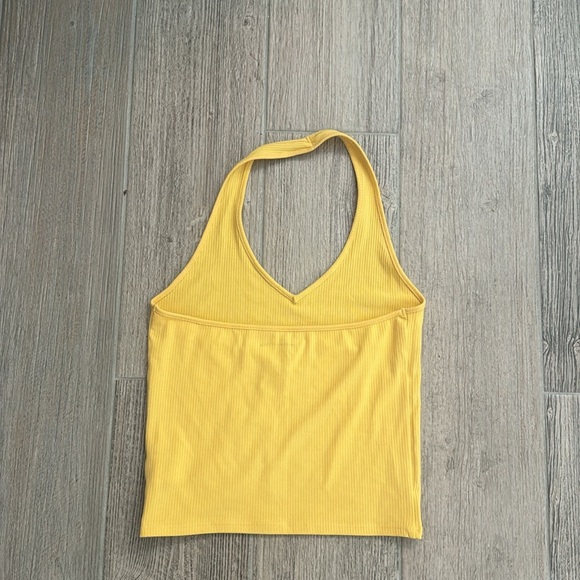 super cute M yellow halter crop top from American Eagle - Picture 3 of 3